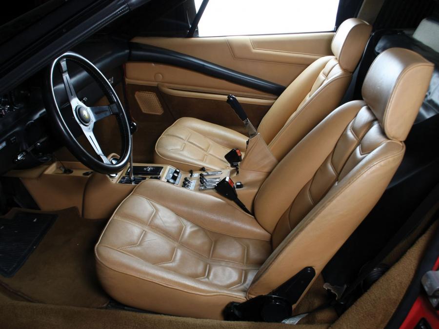 Интерьер Ferrari 308 GTSi 1980 года  (US) (фото 4 из 5)